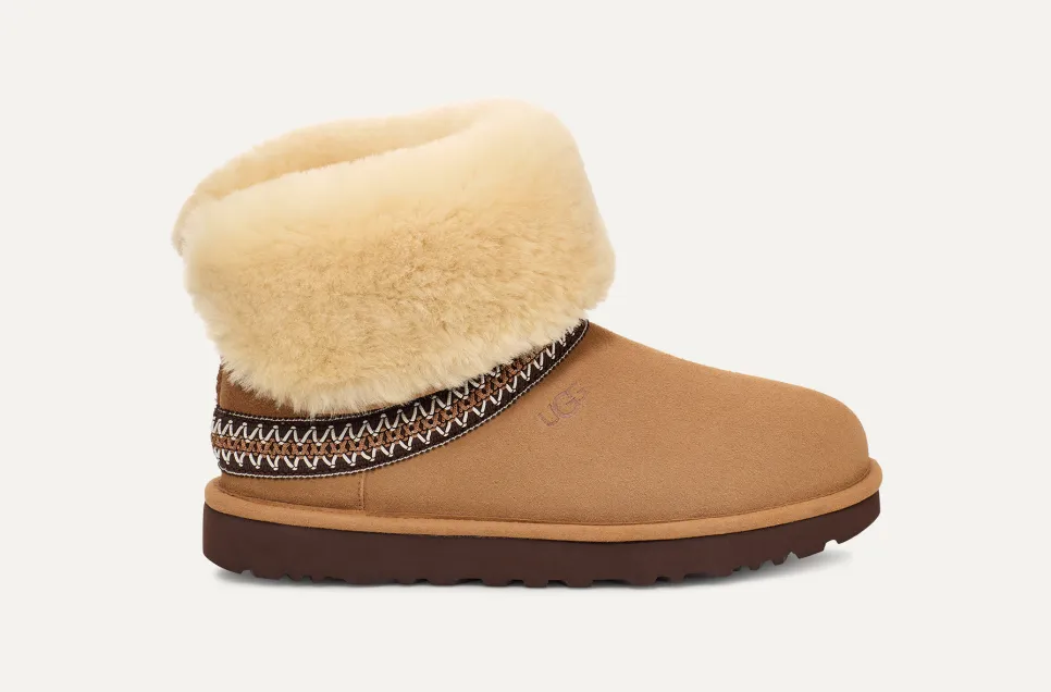 UGG® Womens Boot Classic Short Crescent