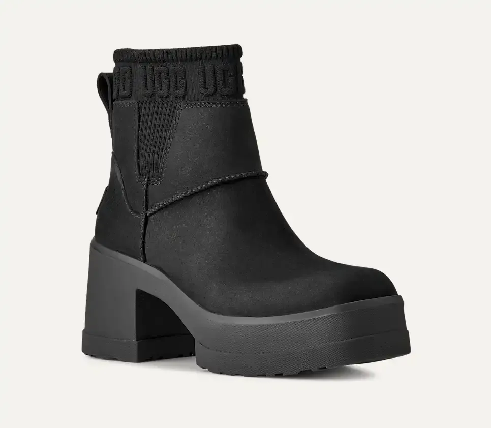 UGG™ Womens Boots Moxy Chelsea - Image 2