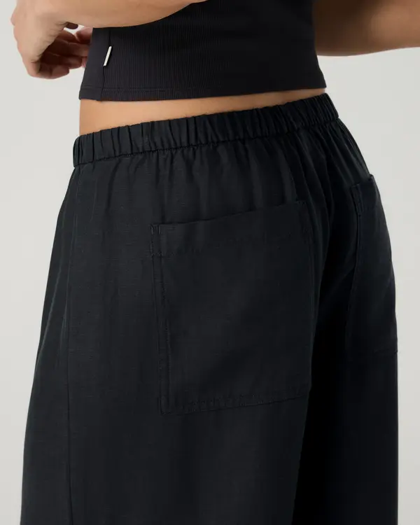 Vuori Womens Pants Trestles Twill Crop Wideleg Pant - Image 5