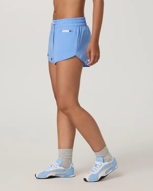 Vuori Womens Shorts Clementine 2.0 Short 2.5" - Image 2