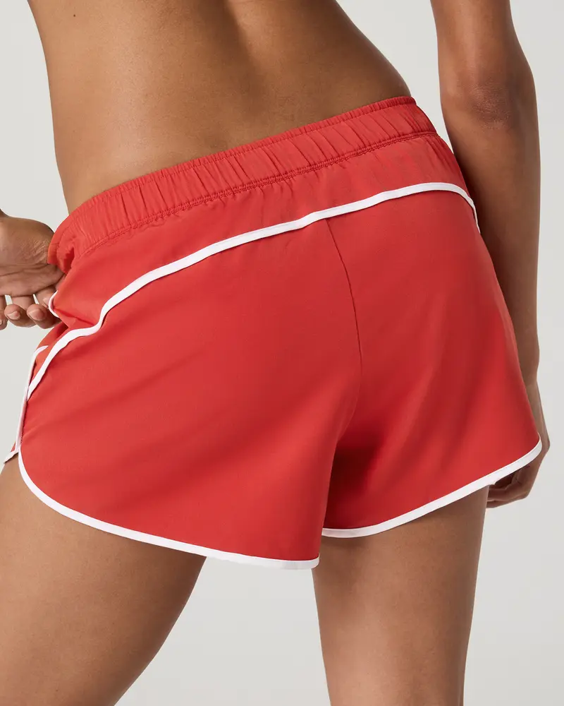 Vuori Womens Shorts Clementine Retro Short 2.5" - Image 4